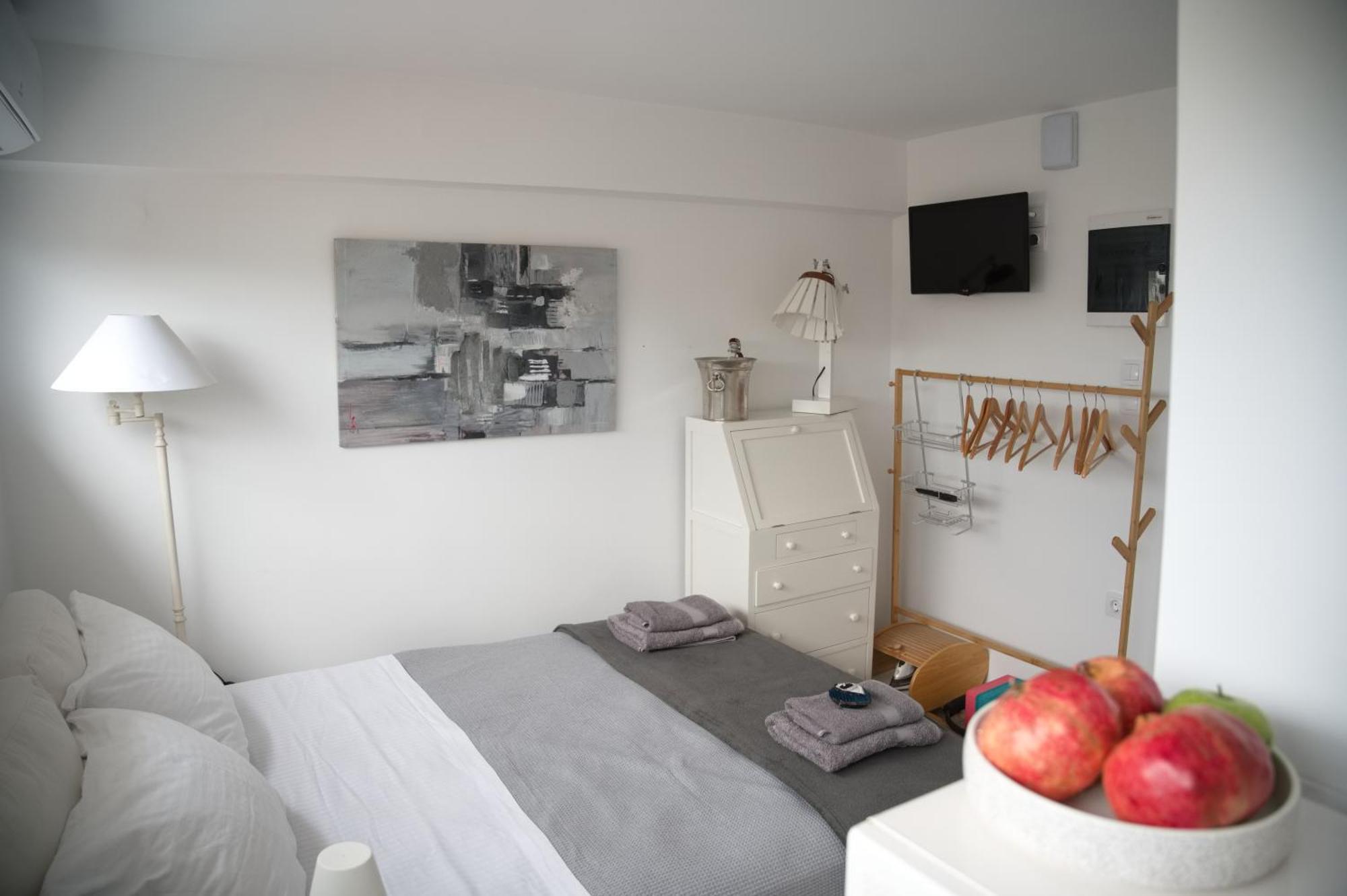 Central Aesthetic Studio With Panoramic Views Патра Екстериор снимка